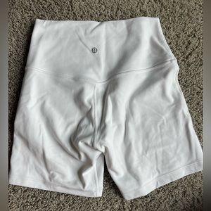 White lululemon align 6 Inch shorts